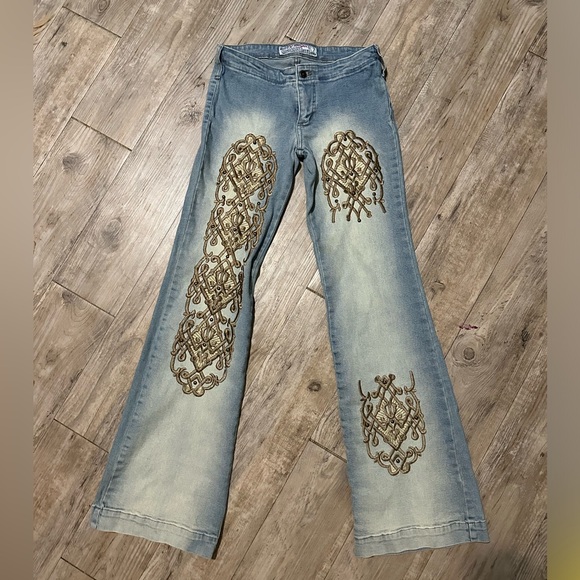 Vintage light wash denim with embroidery - Picture 5 of 5